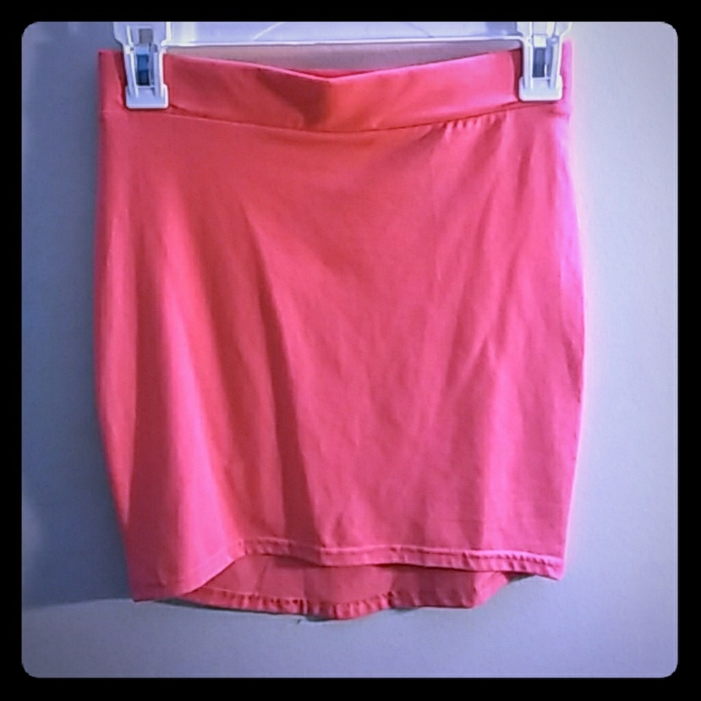 H&M hot pink miniskirt